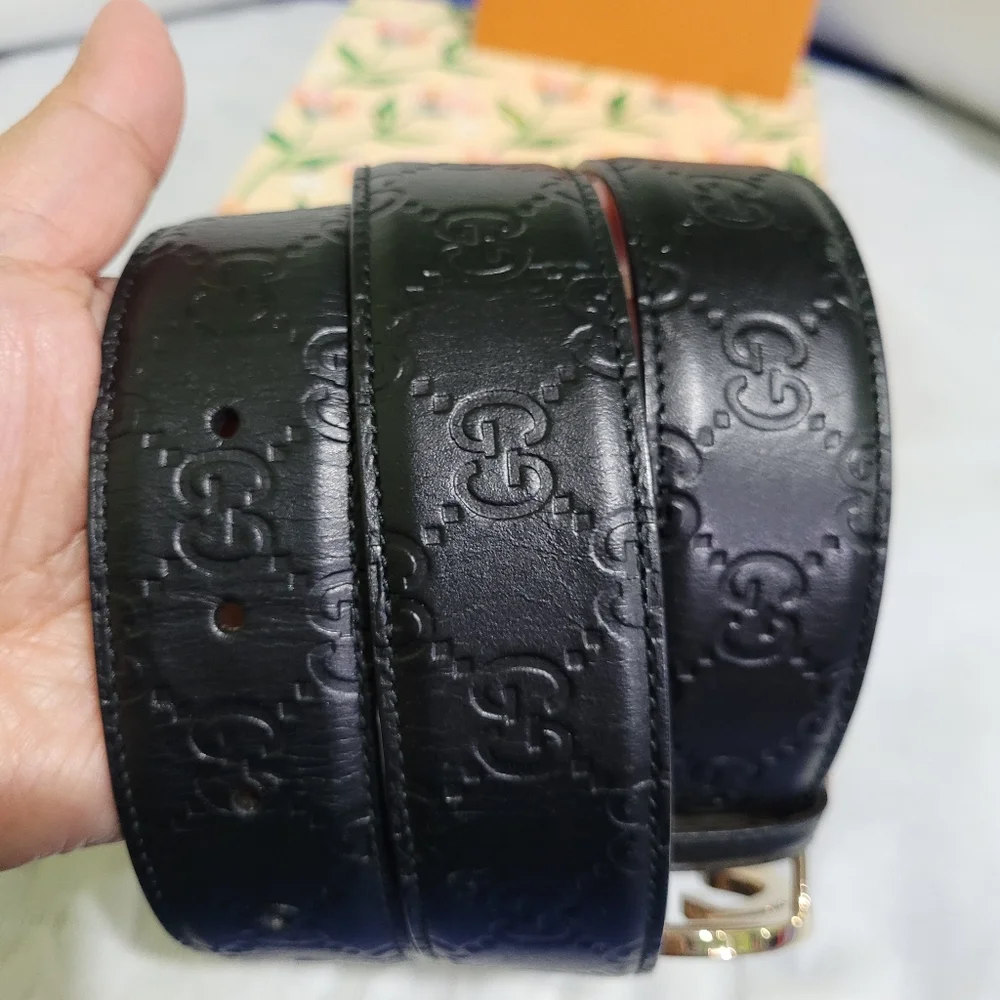 Gucci Black Leather Belt with Gold Buckle - Picture 7 of 10